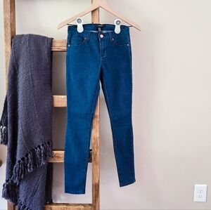 Forever 21 Dark Wash Super Skinny Jeans – Size 24
